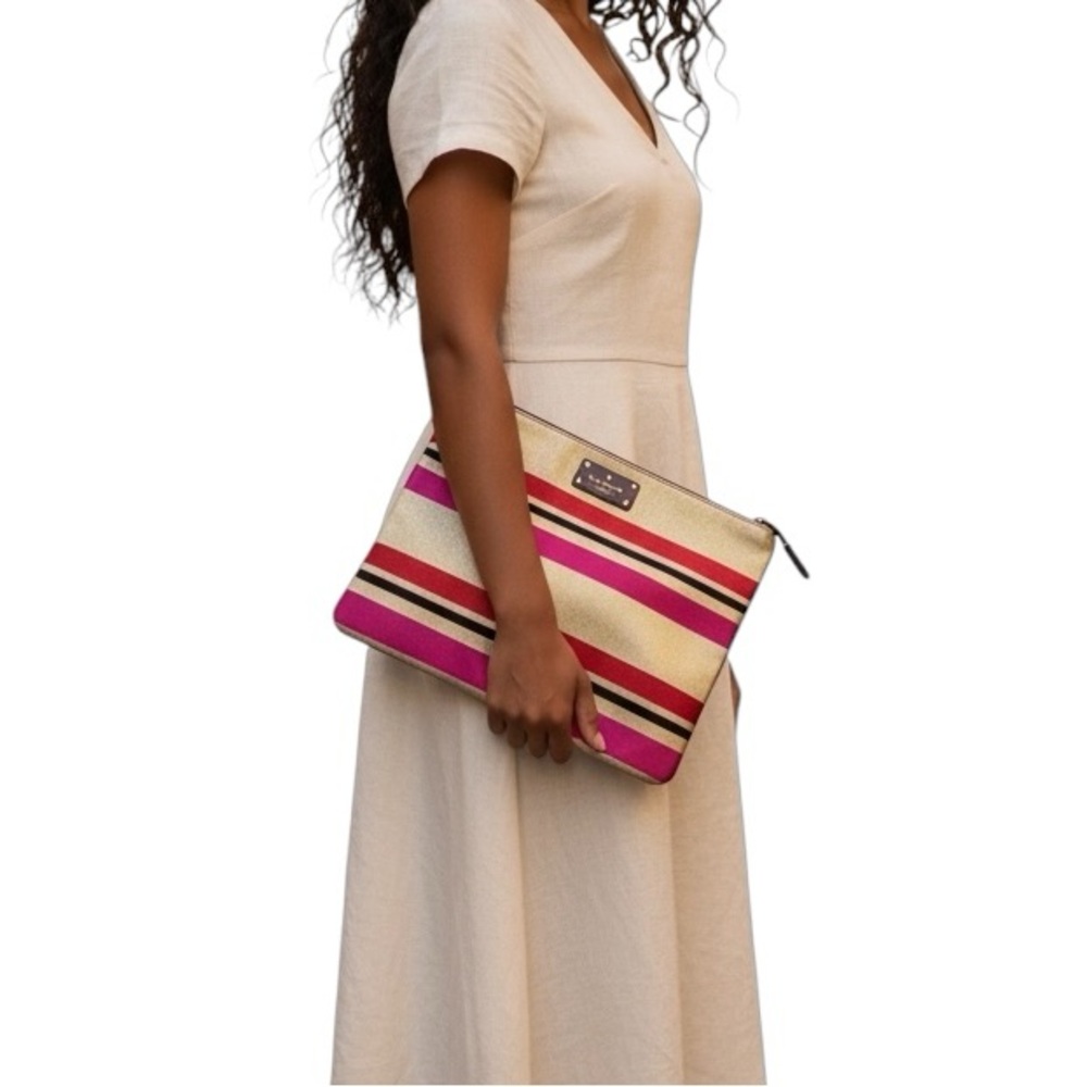 NWT’s Kate Spade Island Striped XL pouch - Picture 1 of 8
